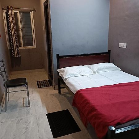 Radhika Lodge Bellary Eksteriør bilde